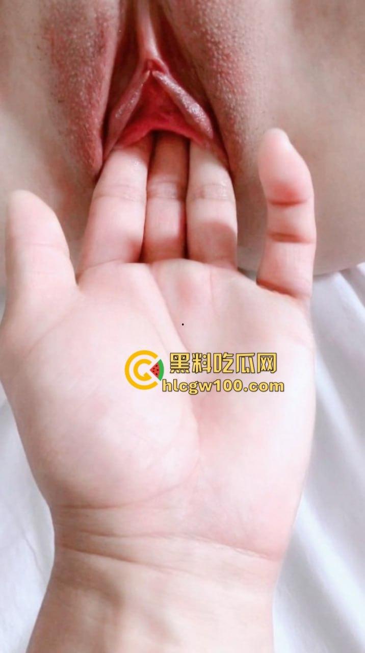 推特博主绿帽龟圈养母畜【丫头呀】供单男s随意玩弄 掰逼求操 口爆咽精又喝尿尺度惊人