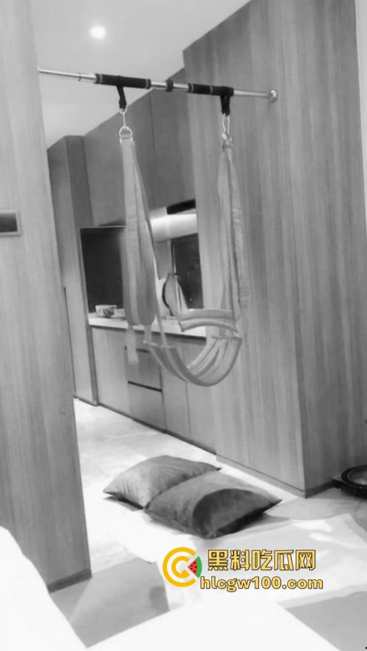 推特博主绿帽龟圈养母畜【丫头呀】供单男s随意玩弄 掰逼求操 口爆咽精又喝尿尺度惊人