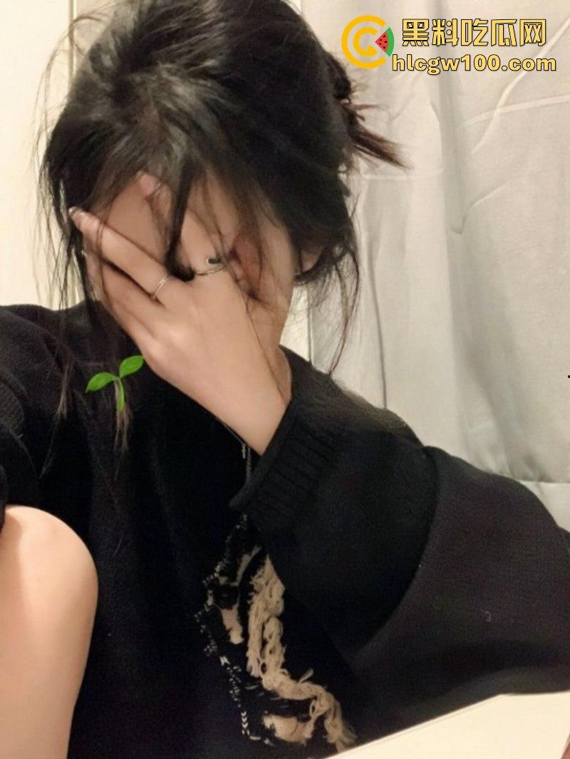 推特博主绿帽龟圈养母畜【丫头呀】供单男s随意玩弄 掰逼求操 口爆咽精又喝尿尺度惊人