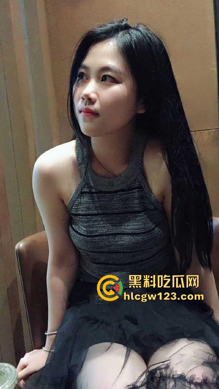 00后极品反差婊性爱视频曝光 清纯外表下是条淫荡母狗 渣男前任分手后泄密大尺度露脸视频!
