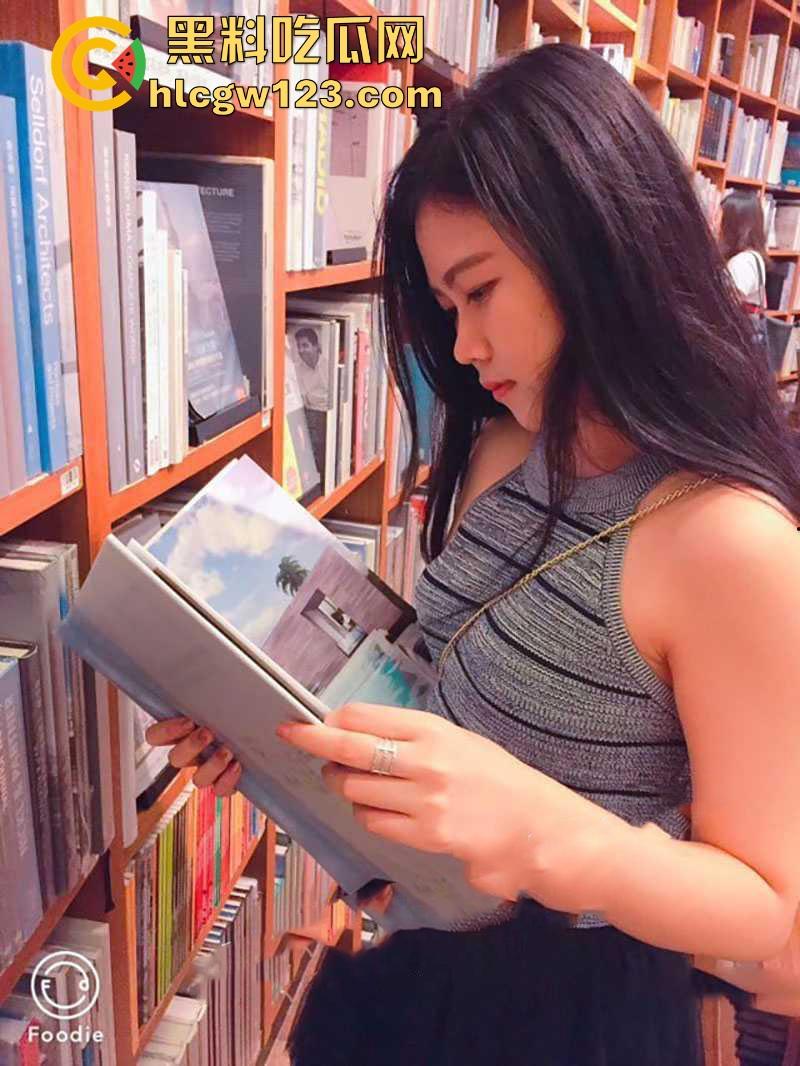 00后极品反差婊性爱视频曝光 清纯外表下是条淫荡母狗 渣男前任分手后泄密大尺度露脸视频!