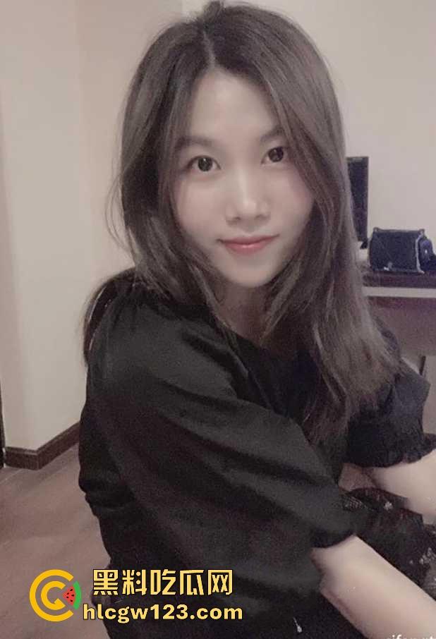 00后极品反差婊性爱视频曝光 清纯外表下是条淫荡母狗 渣男前任分手后泄密大尺度露脸视频!