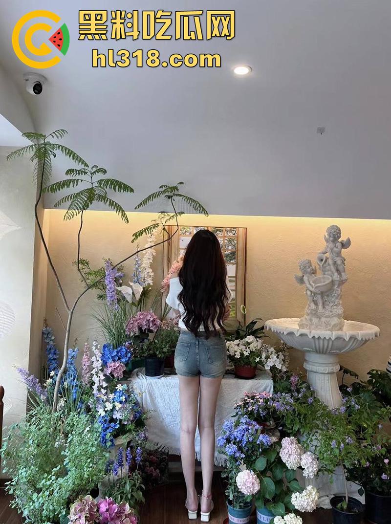 青岛反差母狗【刘子萱】,175cm的极品炮架子,逆天大长腿极致性感,小骚逼被男友操黑后还被曝光