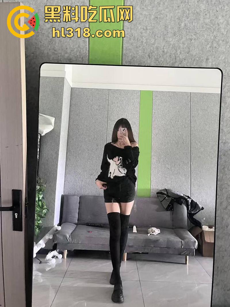 青岛反差母狗【刘子萱】,175cm的极品炮架子,逆天大长腿极致性感,小骚逼被男友操黑后还被曝光