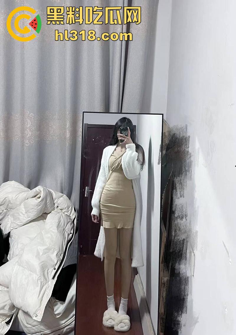 青岛反差母狗【刘子萱】,175cm的极品炮架子,逆天大长腿极致性感,小骚逼被男友操黑后还被曝光