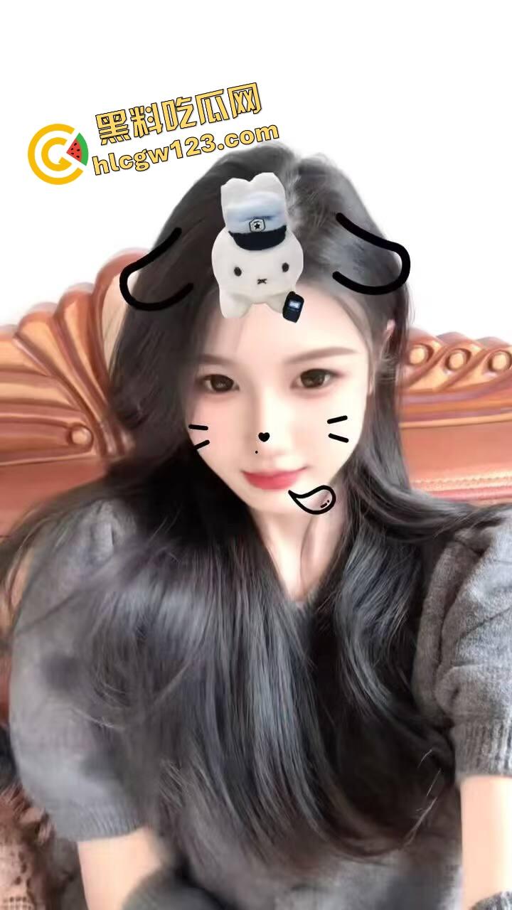 好白菜都让猪拱了!这鸡巴好像退休了,妹子带个眼罩就被干,哥几个知道他是怎么拱上的吗?