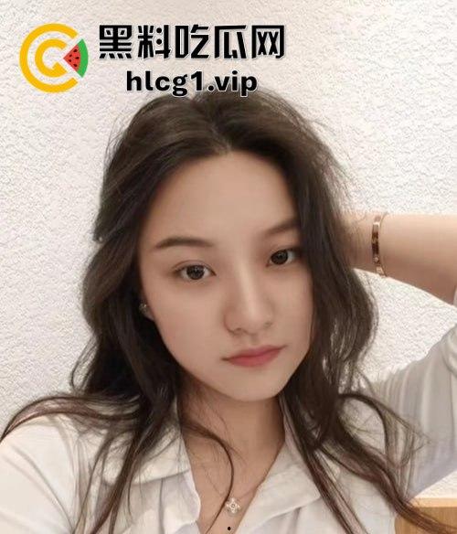 家庭监控曝光通奸门!男子带火辣小姨子偷欢,妻子外出竟全程录下!