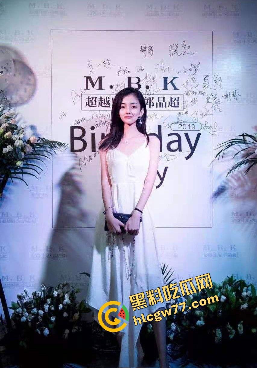 这学姐『沈芹』太TM骚,白天喝拿铁晚上扒着被人操得一滩水,奶头硬得像螺丝钉,后庭都主动送上来!