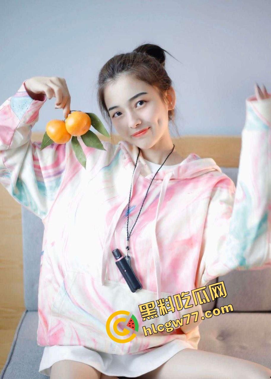 这学姐『沈芹』太TM骚,白天喝拿铁晚上扒着被人操得一滩水,奶头硬得像螺丝钉,后庭都主动送上来!