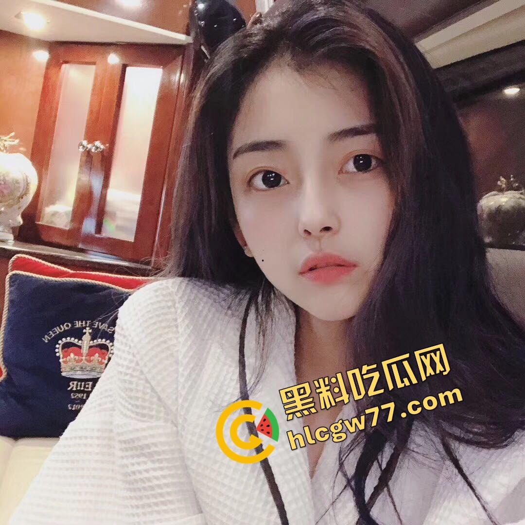 这学姐『沈芹』太TM骚,白天喝拿铁晚上扒着被人操得一滩水,奶头硬得像螺丝钉,后庭都主动送上来!