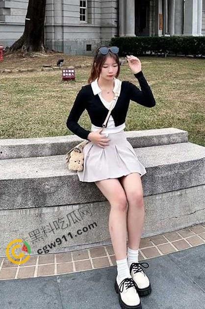 广东师范大学【唐蓉慧】:清纯外表掩盖惊人巨浪,奶大腿长揉奶自慰供金主欣赏,粉嫩骚穴,诱人至深