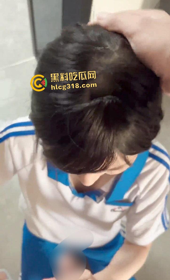 学妹【晚晚】学生妹装嫩舔鸡巴到爆，床上被操就算了，在马桶上拉屎也要口鸡巴，戴眼罩口爆才刺激！