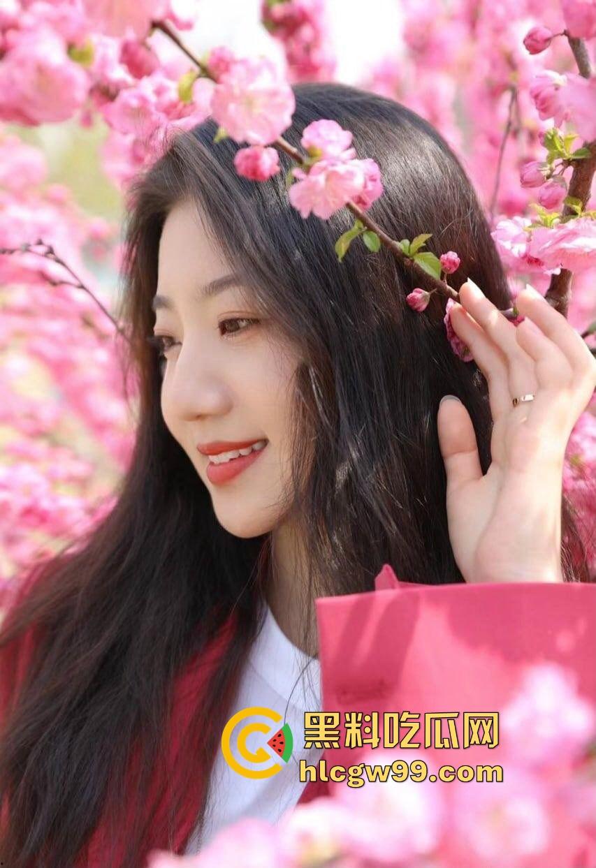 警花『张津瑜』的家宴传奇,现任老公家人认证,瓜圈真神再现江湖,天不生张津瑜,瓜圈万古如长夜!