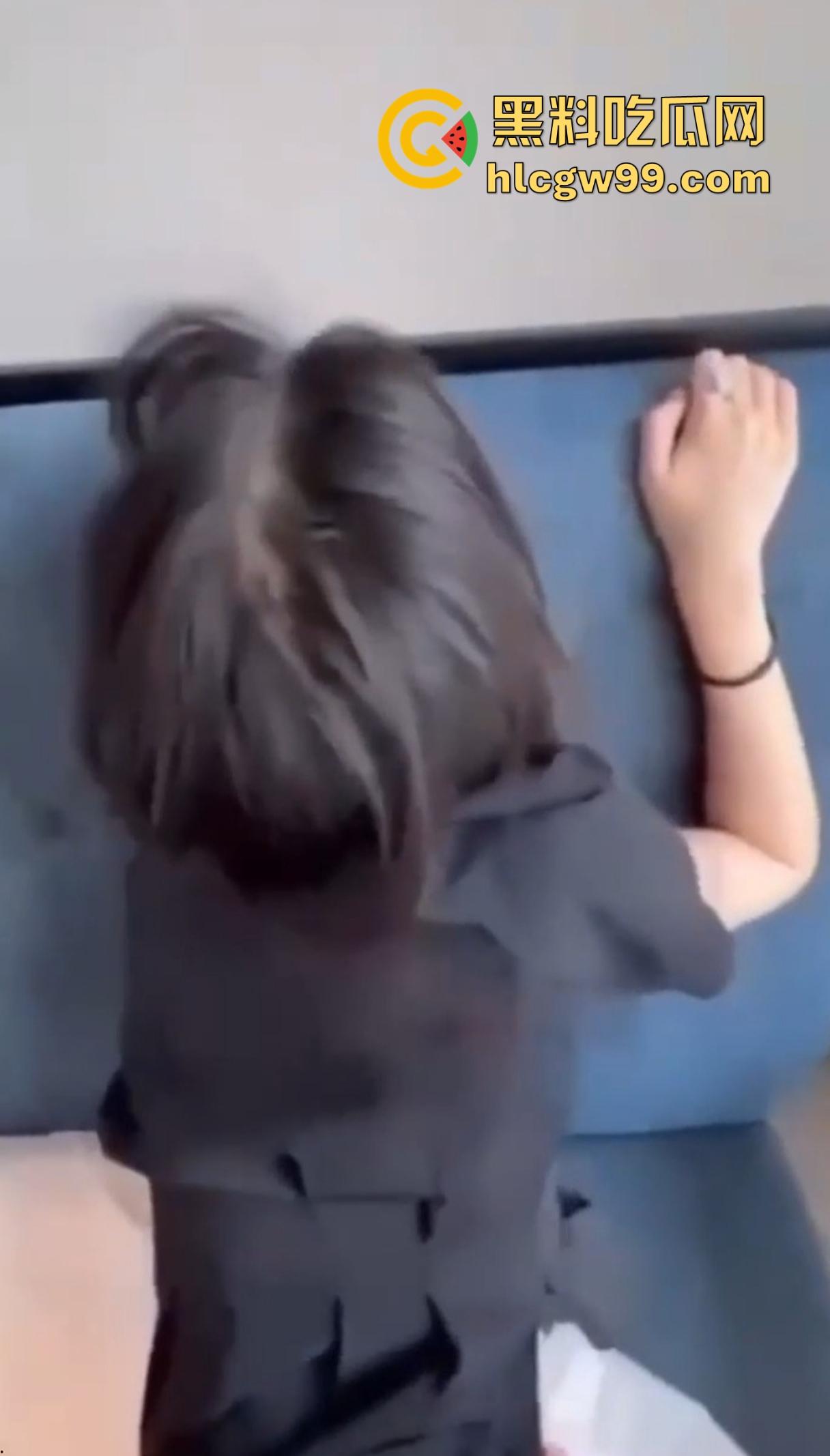 警花『张津瑜』的家宴传奇,现任老公家人认证,瓜圈真神再现江湖,天不生张津瑜,瓜圈万古如长夜!