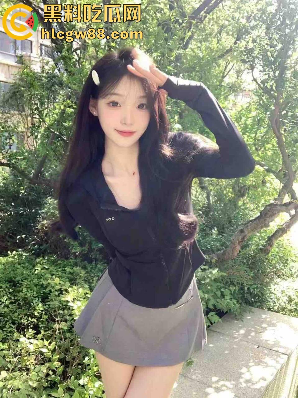 武汉小伙靠黄金手指拿下富婆姐姐,少妇被抠到表情爽得浪叫求饶一看就到点了,这才是真正的手艺人!