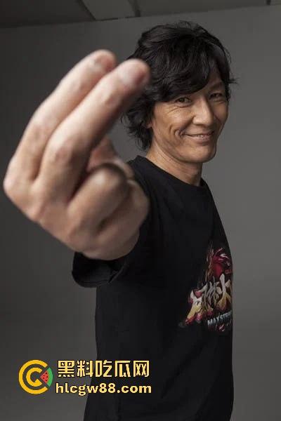 武汉小伙靠黄金手指拿下富婆姐姐,少妇被抠到表情爽得浪叫求饶一看就到点了,这才是真正的手艺人!