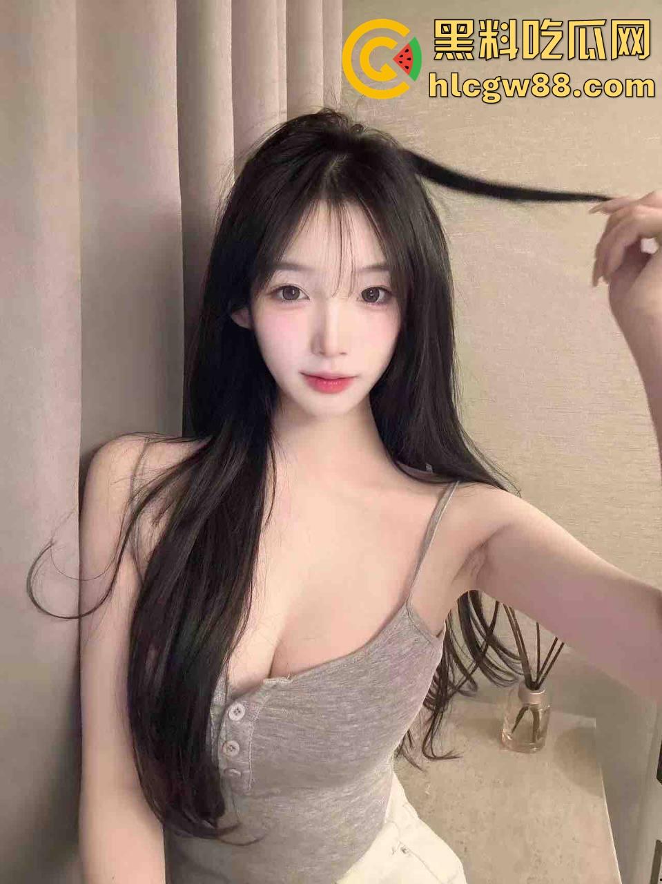 武汉小伙靠黄金手指拿下富婆姐姐,少妇被抠到表情爽得浪叫求饶一看就到点了,这才是真正的手艺人!