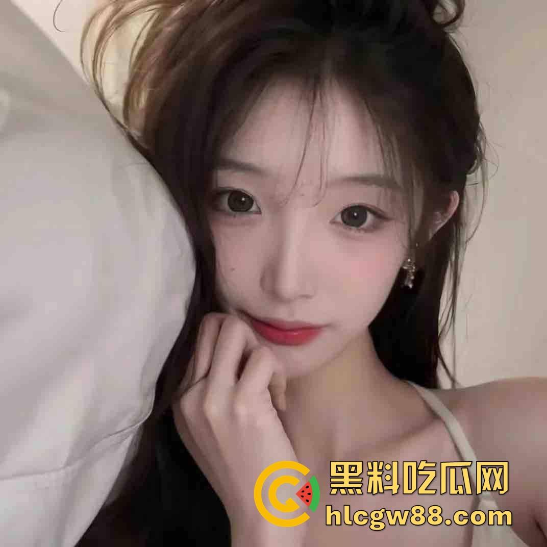 武汉小伙靠黄金手指拿下富婆姐姐,少妇被抠到表情爽得浪叫求饶一看就到点了,这才是真正的手艺人!