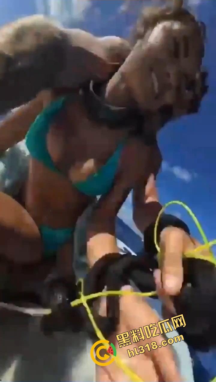 老外挑战大海漂流日逼,日到一半遇金枪鱼,鸡儿抽插手在抓鱼,打完炮还能吃活生鱼片,真正的野外求生!