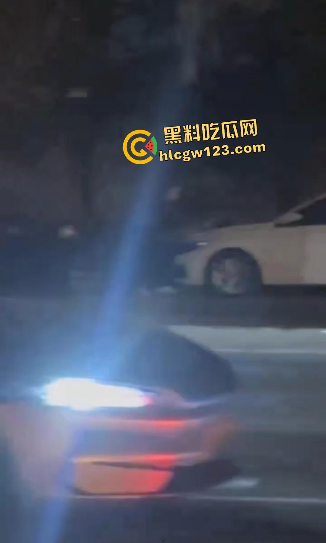 濮阳男子压女传教士猛干,淫叫快把车盖压塌了,淫水多的可以给车子洗个澡了!