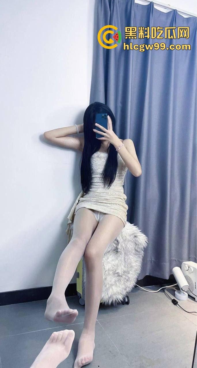 擦边女行走的性暗示机器,露与不露之间,吊足狼友胃口幻想界的AV女神,这到底是流量艺术,还是高端卖弄?