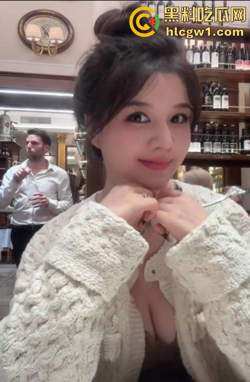 抖音三十万粉丝街拍网红【鹤本】与百万网红闺蜜【大漂亮】互爆猛料!爆出12分钟波涛汹涌裸聊视频!