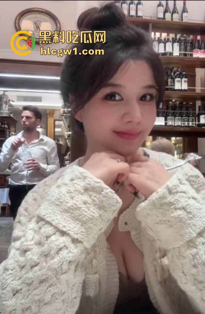 抖音三十万粉丝街拍网红【鹤本】与百万网红闺蜜【大漂亮】互爆猛料!爆出12分钟波涛汹涌裸聊视频!