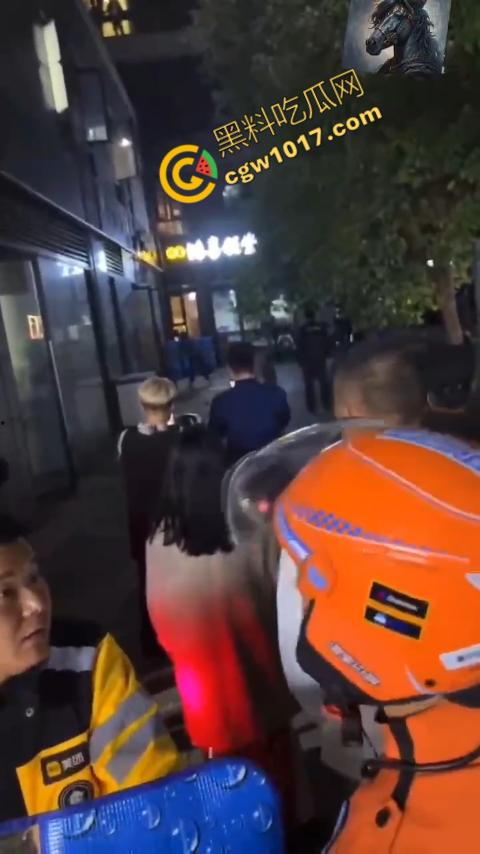 浙江狂暴男子街头暴力虐狗事件火遍全网:血腥场面令人震撼,马犬惨叫声震撼人心,引发全民怒吼!