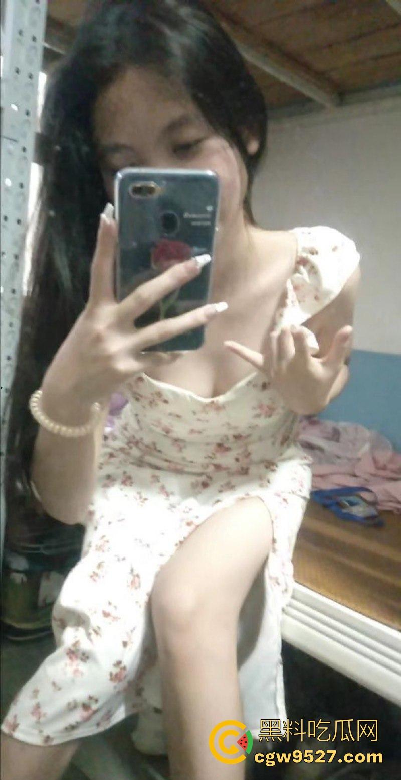 顶级身材学生妹和男友做爱曝光,反差婊被男友玩弄插逼,后入猛操翘臀骚穴,无套内射爽到起飞!