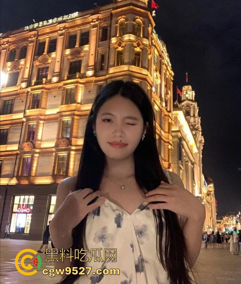 顶级身材学生妹和男友做爱曝光,反差婊被男友玩弄插逼,后入猛操翘臀骚穴,无套内射爽到起飞!