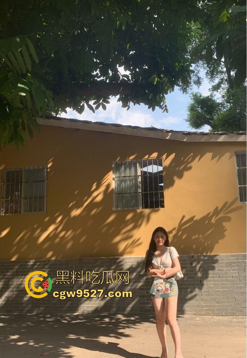 顶级身材学生妹和男友做爱曝光,反差婊被男友玩弄插逼,后入猛操翘臀骚穴,无套内射爽到起飞!