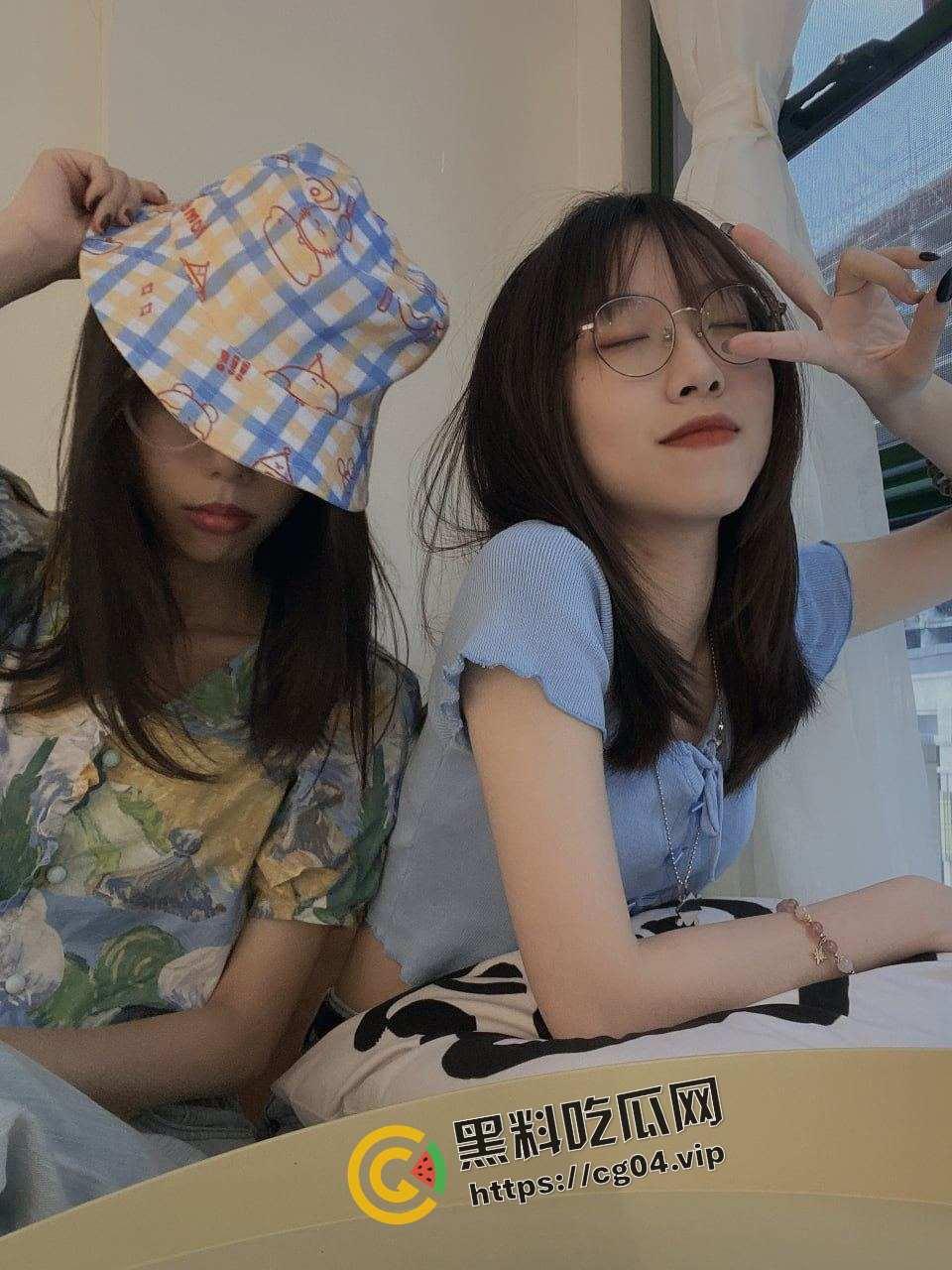 成都大学生【谢询】 喜欢肛交群p 背着男友一女站四男 三洞全开  小小的身体 大大的能量