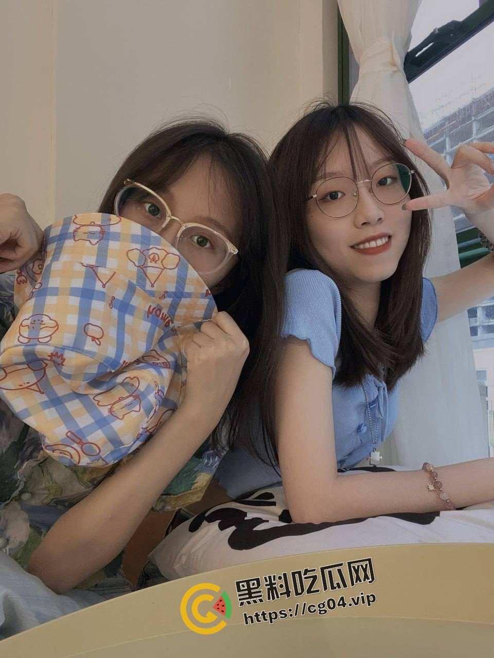 成都大学生【谢询】 喜欢肛交群p 背着男友一女站四男 三洞全开 小小的身体 大大的能量