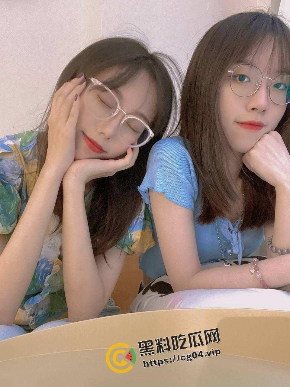 成都大学生【谢询】 喜欢肛交群p 背着男友一女站四男 三洞全开 小小的身体 大大的能量