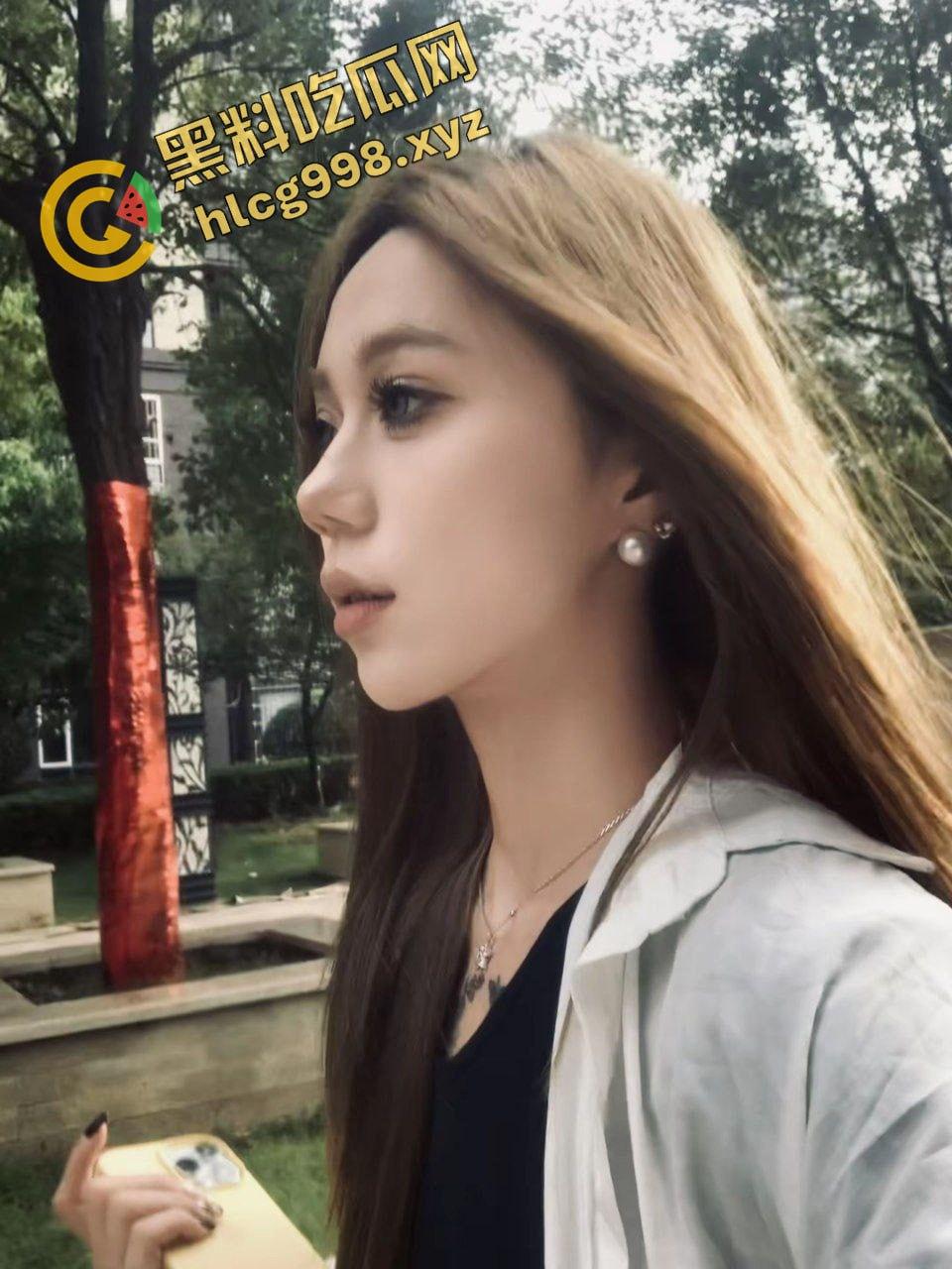 抖音情感博主14万粉女网红『妳可』与男友激情舌吻 对镜后入 全网独家流出!