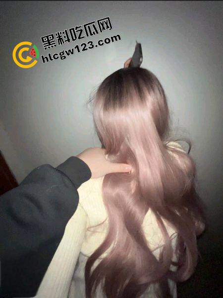 哥哥不在家,弟弟偷拉嫂子楼道猛操,抱着嫂子骚逼无套狂干射满嘴,事后聊骚曝哥哥也爱口爆!