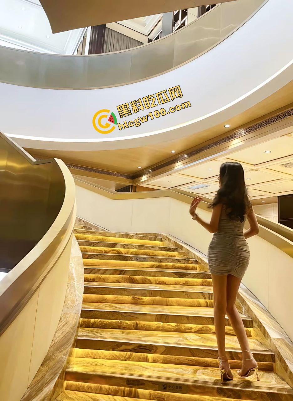 云南曲靖卖淫女骚鸡『冯婉玉』超模出身的顶级炮架 包臀裙深喉口交!爆插骚逼淫叫娇喘!独家原创流出!