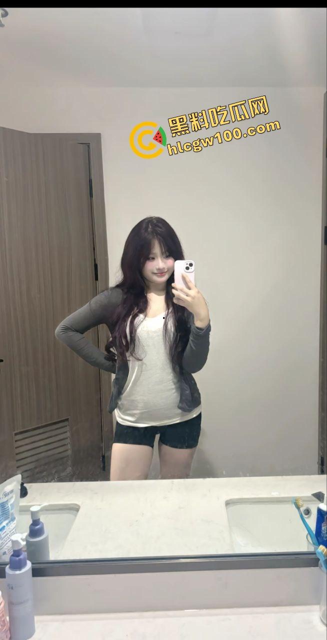 石家庄邮电职业极品微胖反差骚婊【肖绘彤】发骚露奶私拍泄密,大哥SM肛塞后怼肥臀!独家曝光流出!