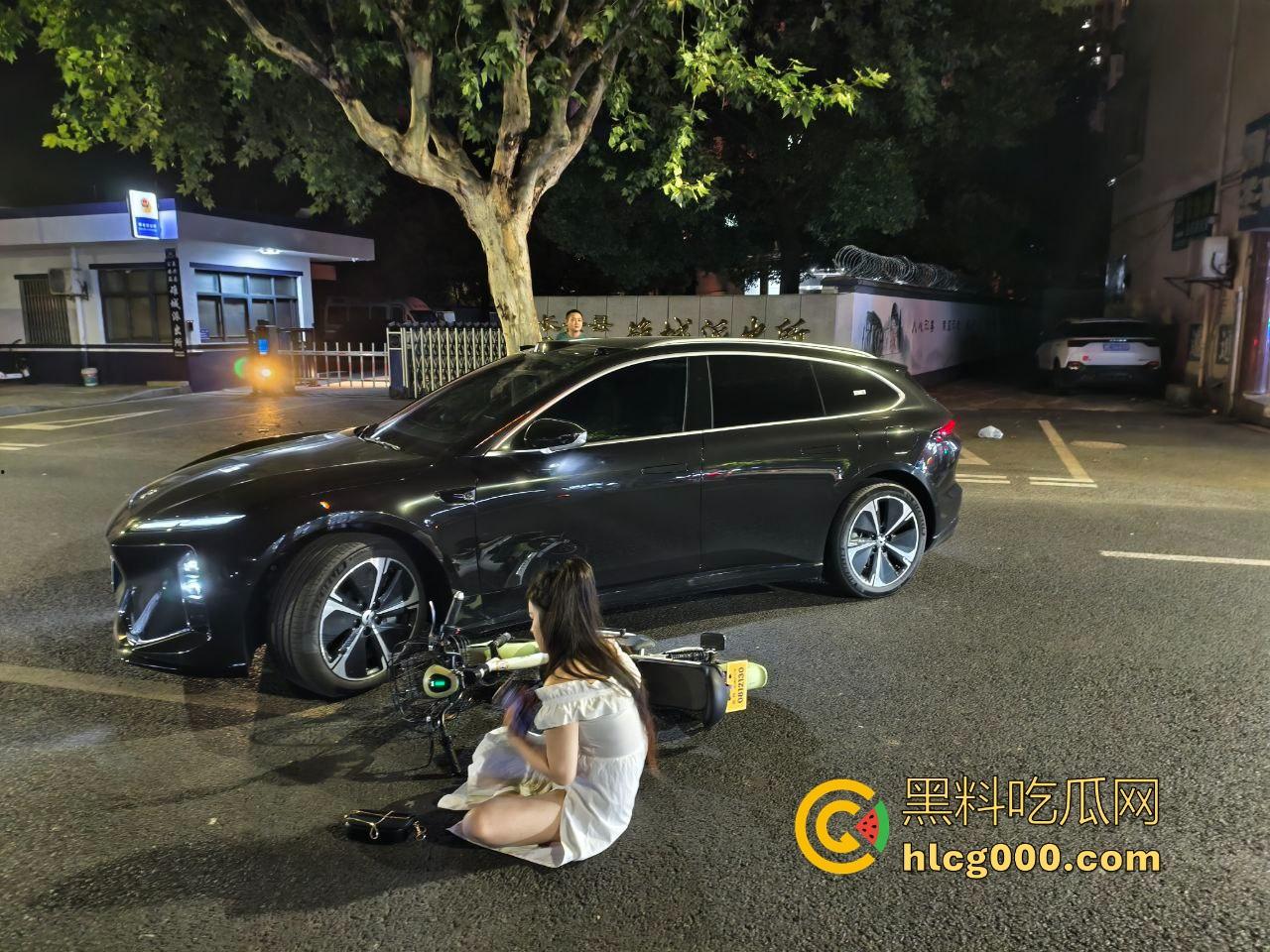 湖南一哥们酒驾撞人,撞车出来了个床上母狗,用大屌征服女受害者化险为夷,早说老子天天去撞!