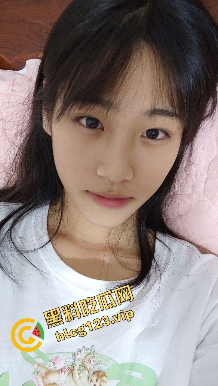 毕业妹子被小穴的黑森林掩盖，真是个野性十足的新手！