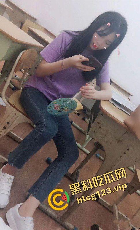 毕业妹子被小穴的黑森林掩盖,真是个野性十足的新手!