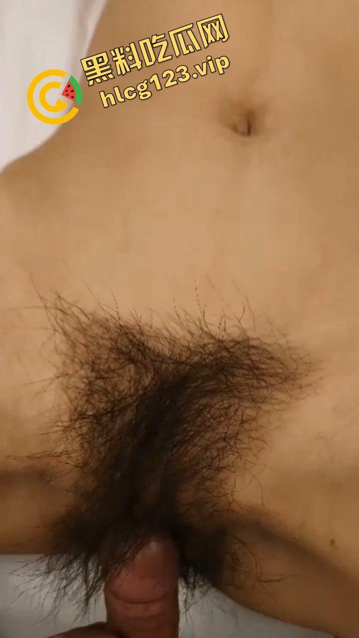 毕业妹子被小穴的黑森林掩盖,真是个野性十足的新手!