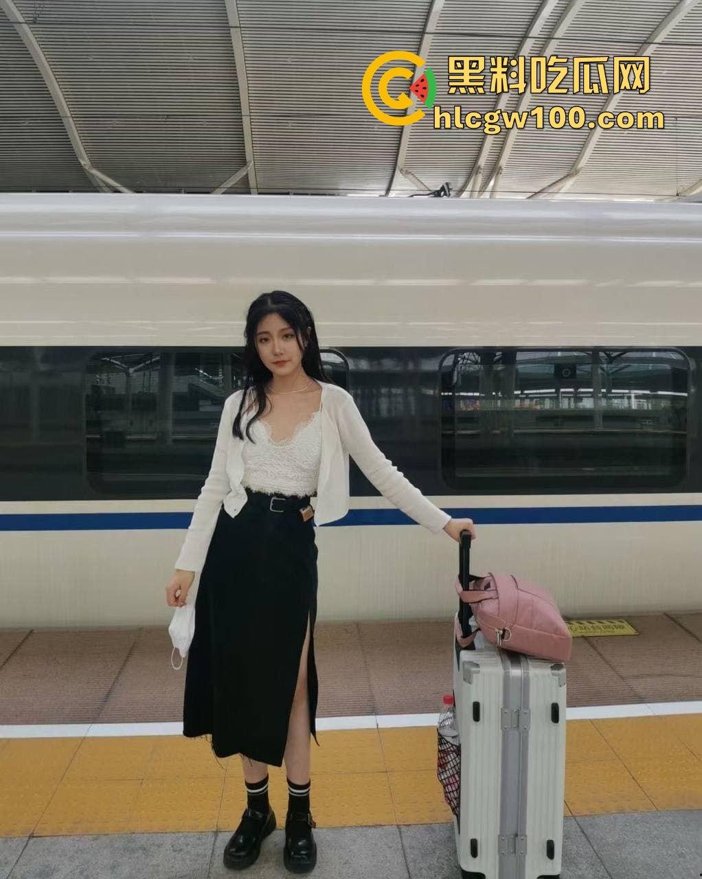 跨年第一撸正式开战 白皙美女手法大比拼 拉丝口水润滑上线 妹子刚做完美甲的手代打飞机比你自己还懂鸡儿!