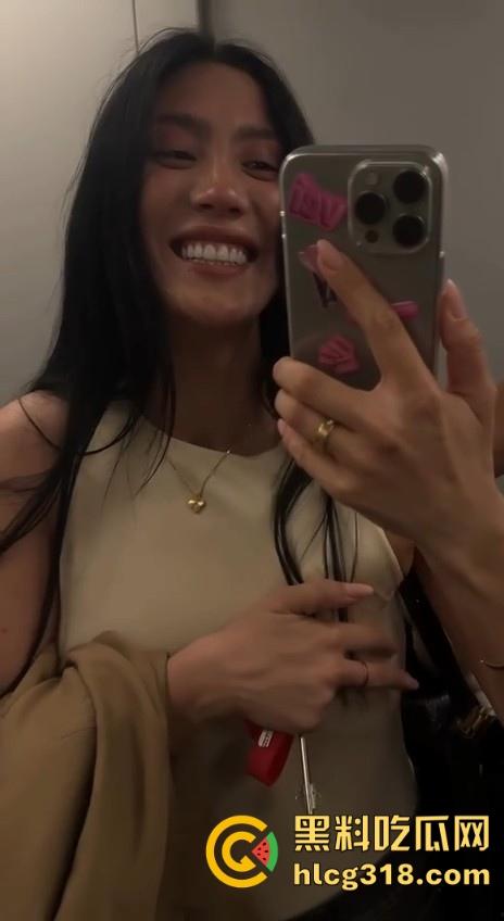 约炮成熟御姐,真空巨乳勾引奶头清晰可见,直接没忍住上手了,无套内射蜜桃嫩穴,真是人间极品!