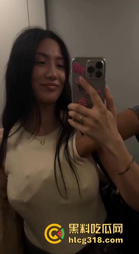 约炮成熟御姐,真空巨乳勾引奶头清晰可见,直接没忍住上手了,无套内射蜜桃嫩穴,真是人间极品!