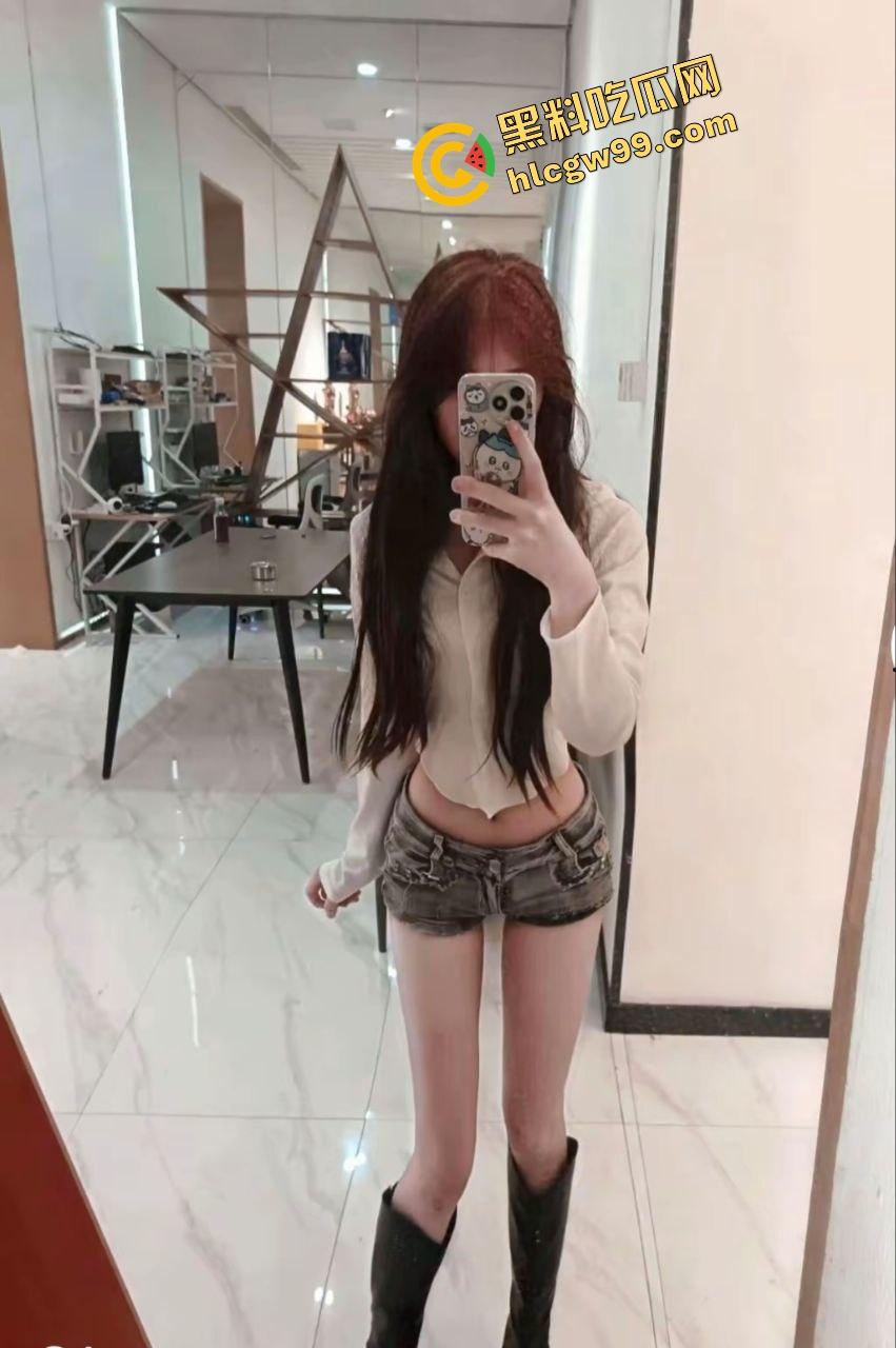 重庆艺术学校清纯嫩妹【何颖】沐浴露洗澡露奶露逼,镜子前无套后入 扶墙淫荡做爱!独家曝光流出!