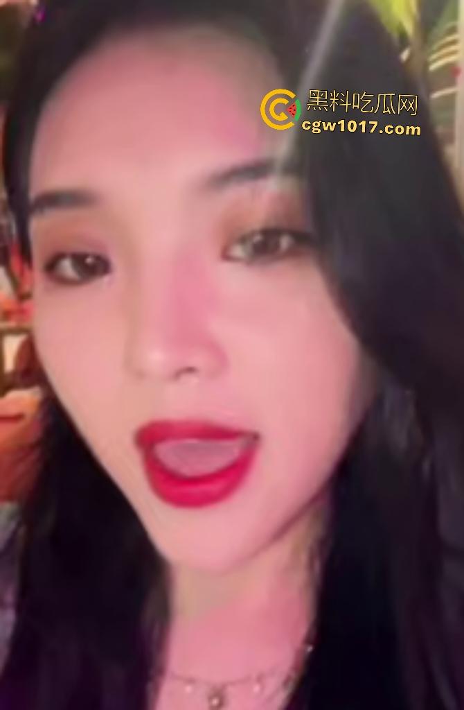 北京舞蹈学院女神【兰澜】,貌美如花反差婊,戴前男友眼罩给金主深喉口交,生活照甜美床上骚浪太反差了!