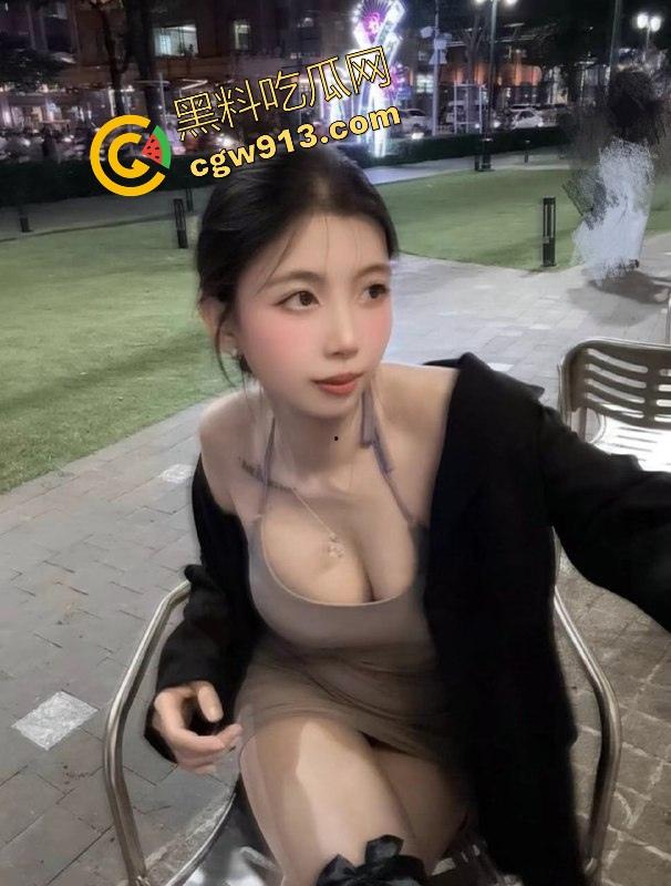 华东理工学院【王蕊】伪装清纯的女学妹,其实夜夜当母狗,穴黑水多一看就是老练淫娃!