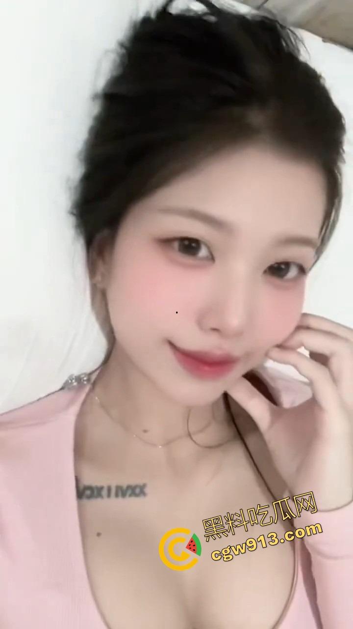 华东理工学院【王蕊】伪装清纯的女学妹,其实夜夜当母狗,穴黑水多一看就是老练淫娃!