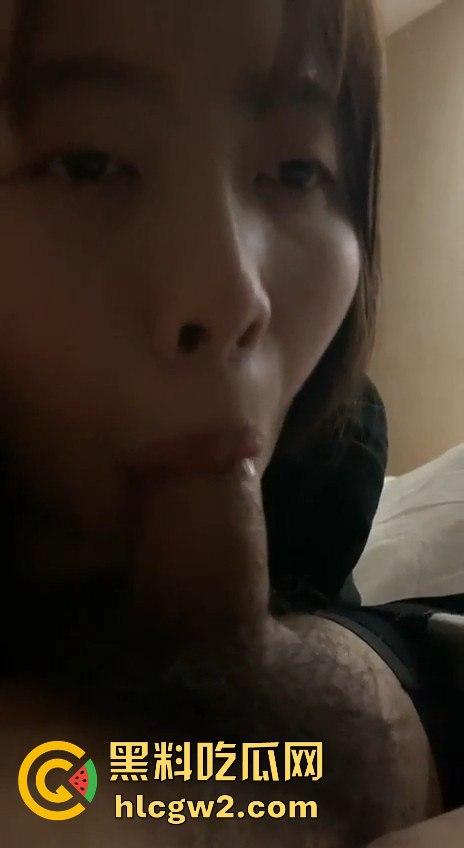 约炮南宁师院极品【江晓莹】 颜值高身材好,口活顶得堪比飞机杯,吃鸡技术爽翻天!独家真实爆料!